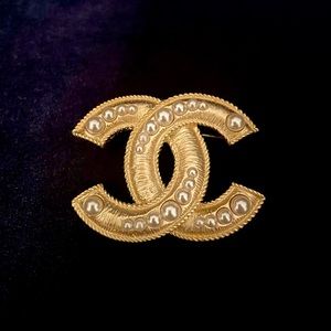 Vintage CC Pearl brooch